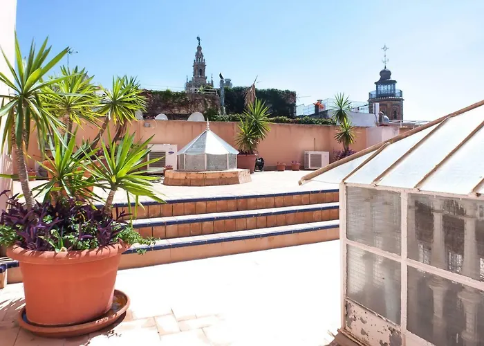 Pajaritos Palace by Valcambre